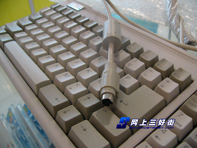 PLUM青軸機械白鍵盤實測體驗 手感一流，貿(mào)易代理新選